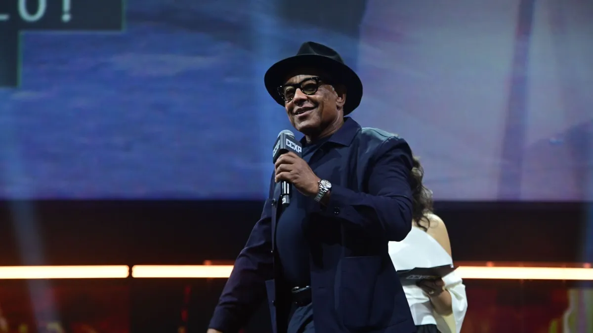 GIANCARLO ESPOSITO REVELA QUE ESTAVA FALIDO ANTES DE “BREAKING BAD” EM PAINEL NA CCXP24