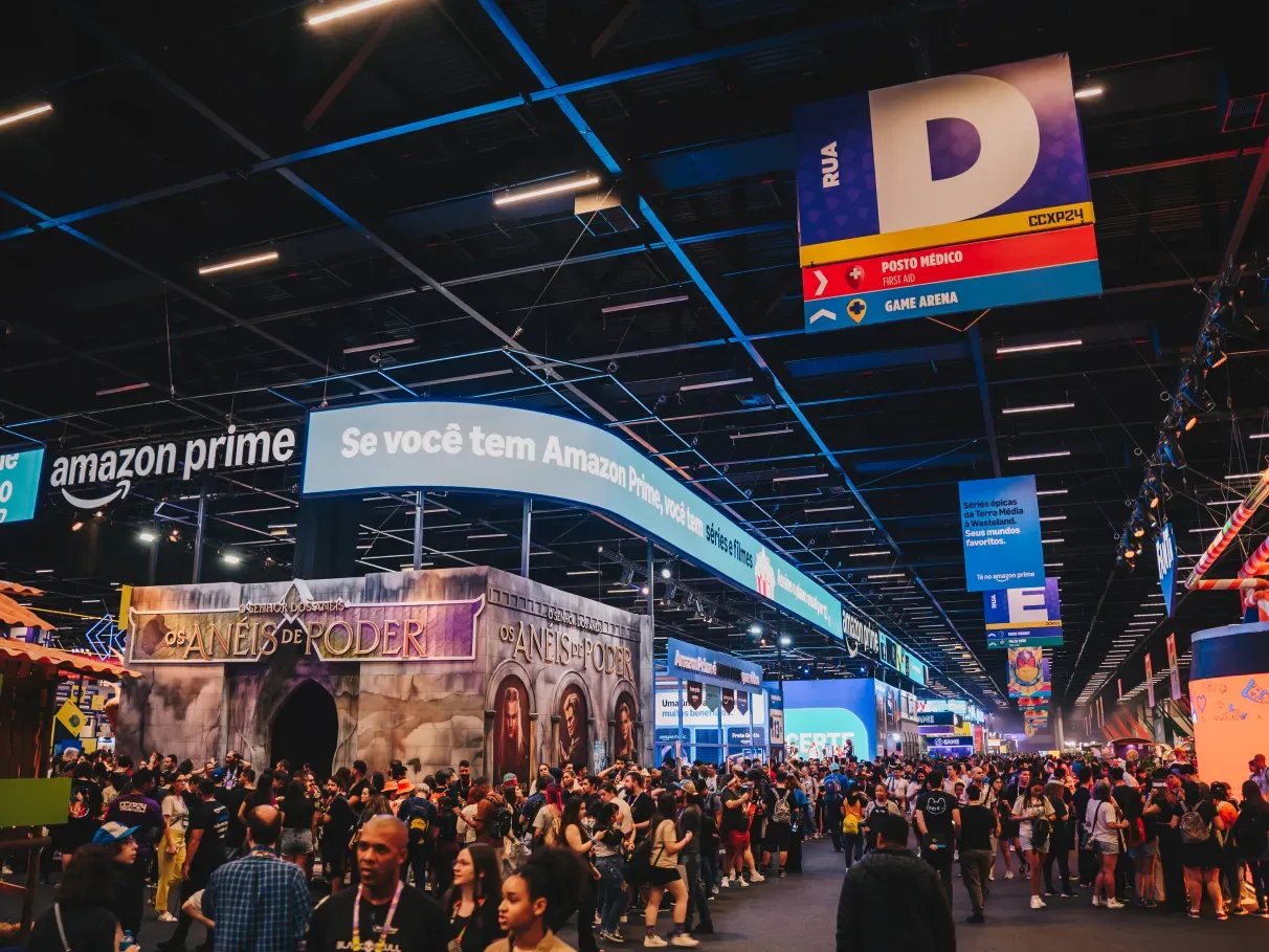 CCXP25: Timothée Chalamet, Supergirl e Resident Evil Invadem SP! Spoiler Night Abre o Maior Evento Geek do Mundo