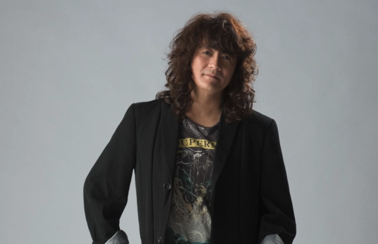 Yoshiki Fukuyama (Macross 7, JAM Project) lidera Super Friends Spirits no Anime Friends 2026 com dez artistas no palco